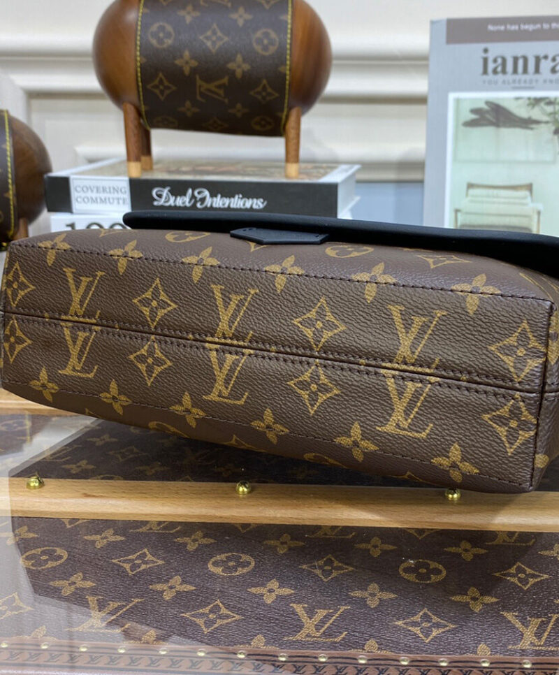 Louis Vuitton Magnetic Messenger M45557 Brown